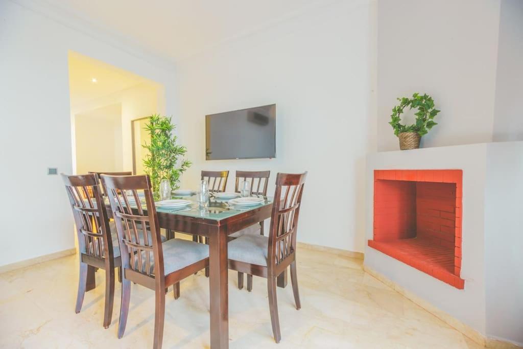 סקיראת Lovely 2 Bedroom Vacation Home With Pool/Beach מראה חיצוני תמונה